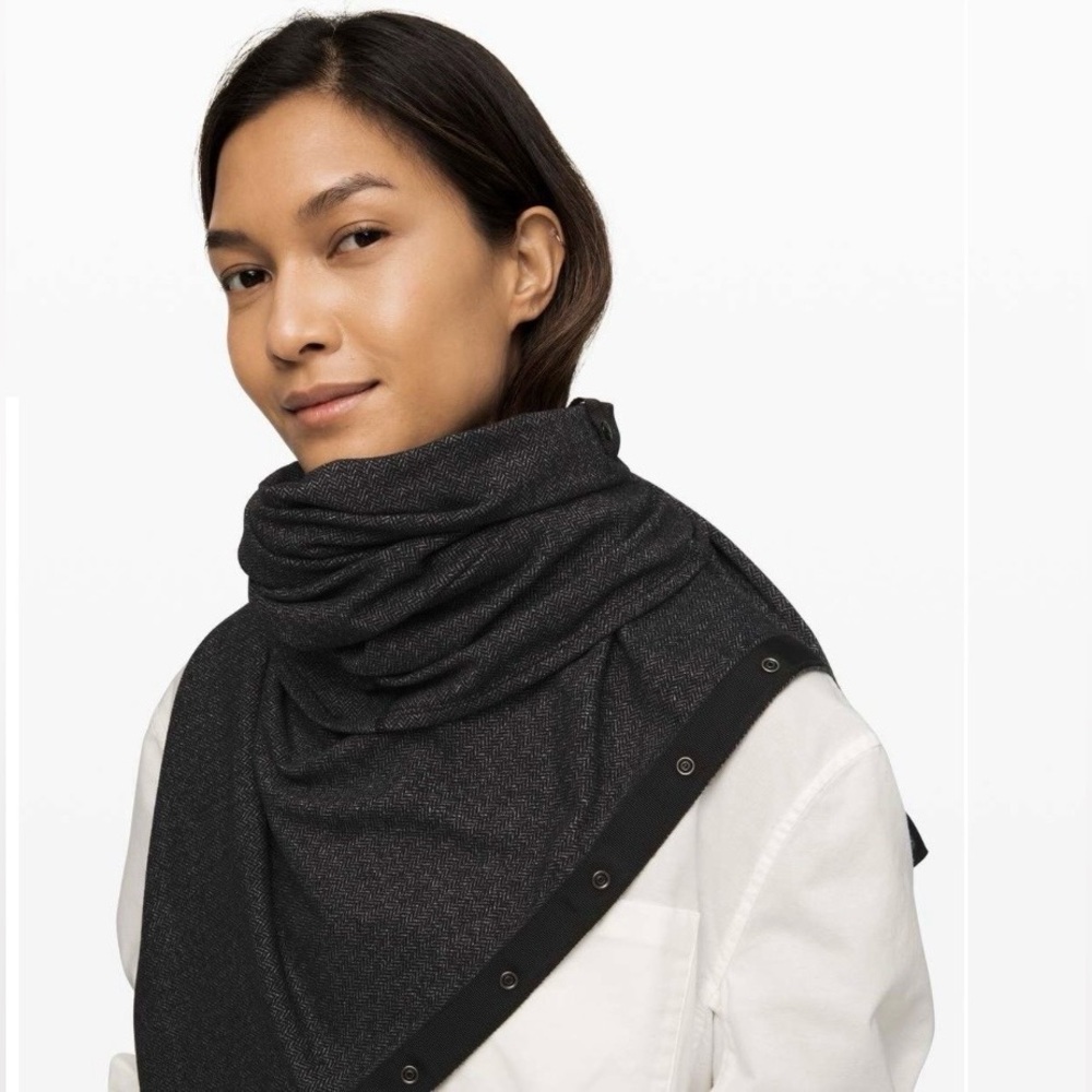 * New Lululemon Heathered Black Herringbone Versatile Vinyasa Scarf *